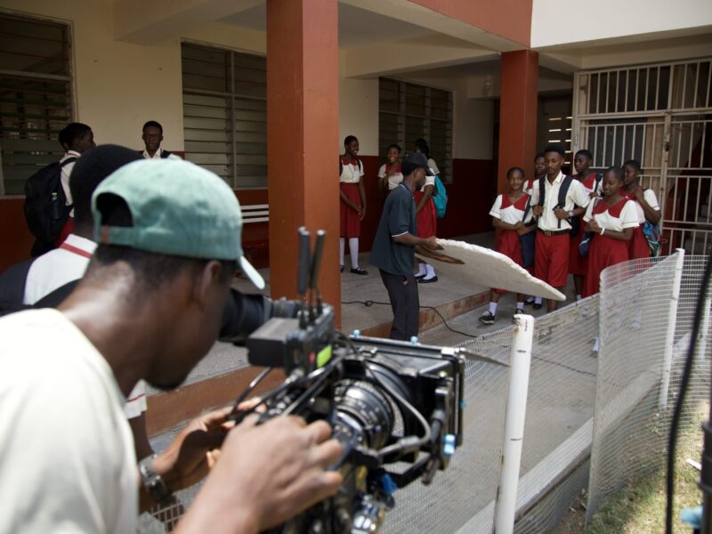 Munchee — on set (1)